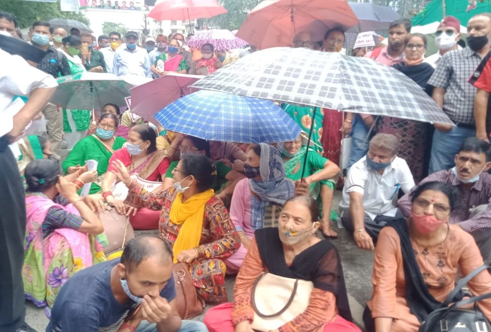 Dehradun News: State Agitators protest and Governor house march photos