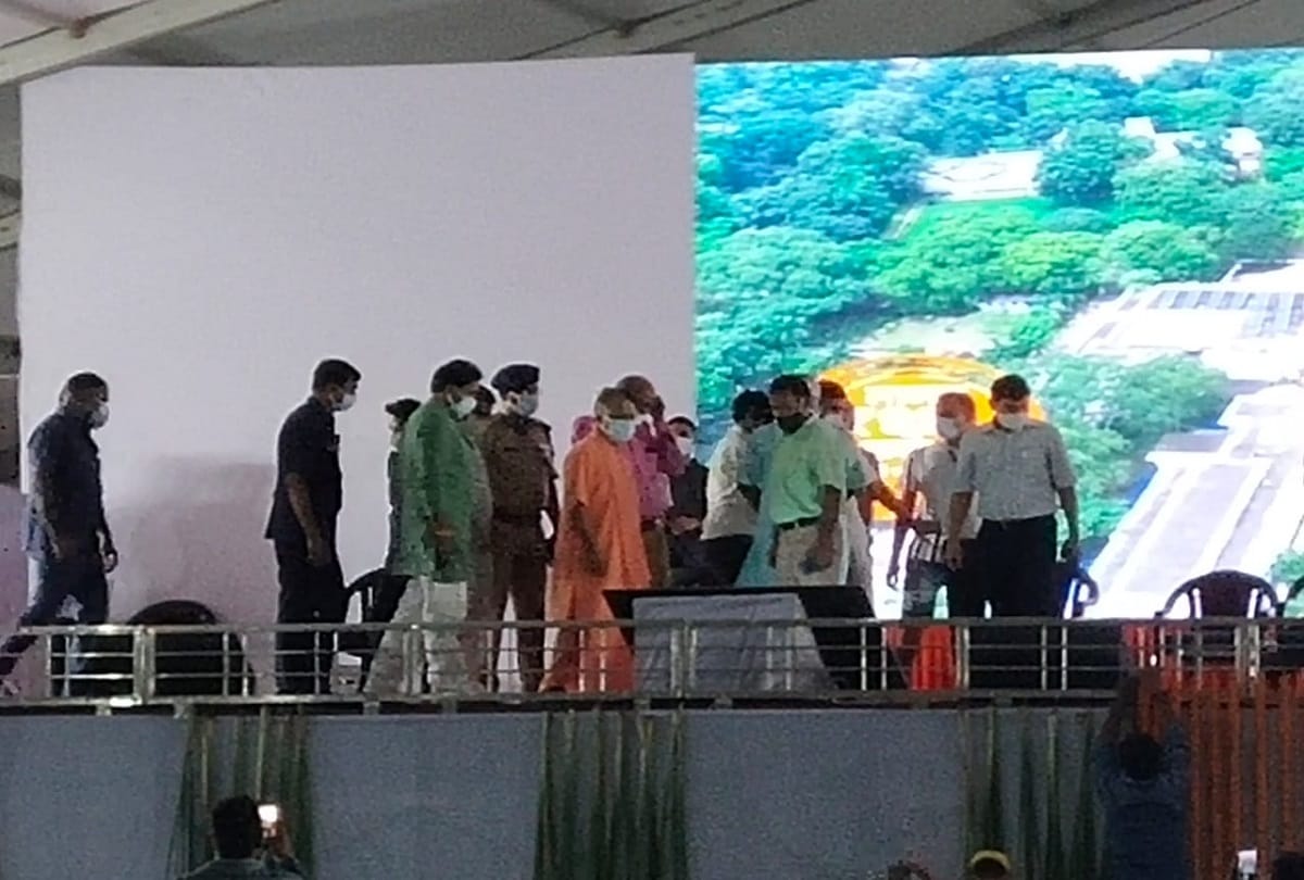 PM modi visit varanasi CM Yogi reached Varanasi to welcome Prime Minister narendra modi in kashi he will review preparations again