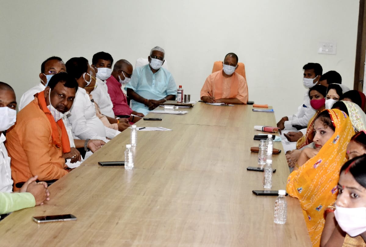 CM Yogi Adityanath interacted with newly elected block Parmukh