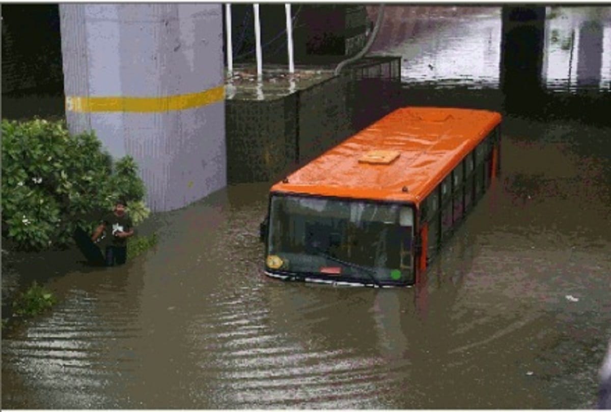 Heavy rain in Delhi for second day in monsoon bus submerged in underpass kejriwal government claims exposed