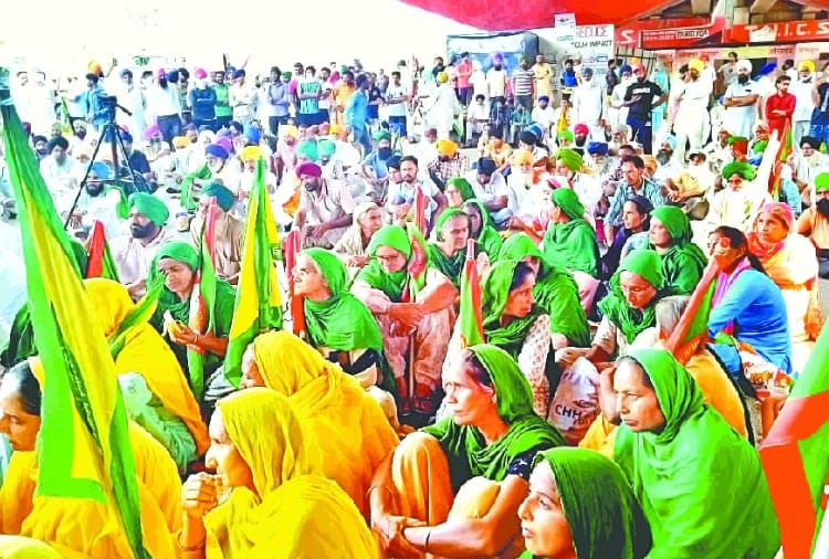 Farmers blocked national highway in Rajpura of Punjab