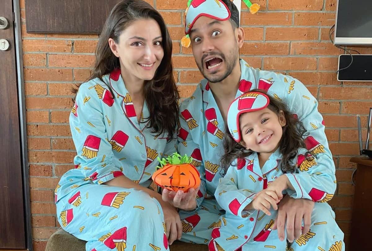 Diwali Celebration Soha Ali Khan performed Lakshmi Puja with husband Kunal Khemu and daughter Inaaya Naumi Kemmu