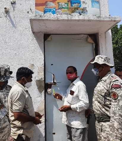 Municipal Corporation sealed the illegal milk parlor of Didipuram