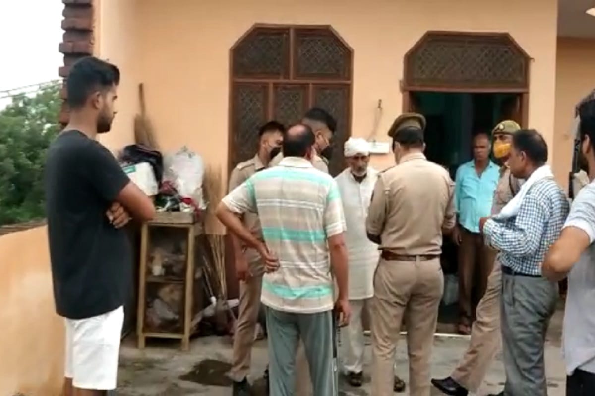 UP Crime News: The thieves have theft in house of two farmer in Muzaffarnagar