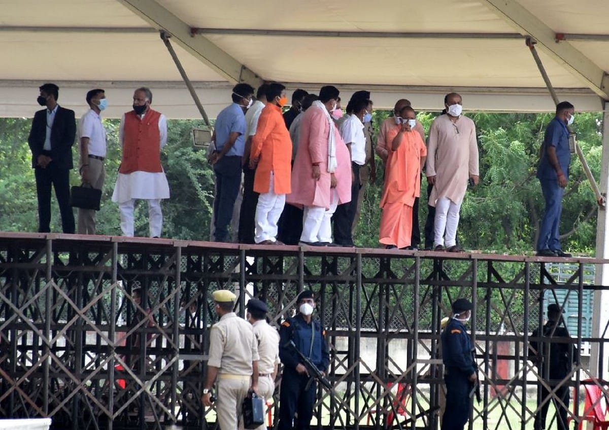 PM modi kashi visit: security hand over to spg Surveillance from water land and sky in varanasi