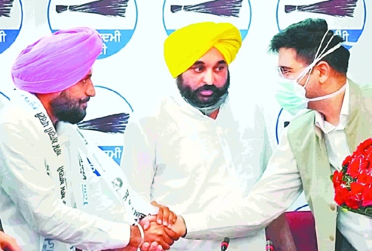Congress General Secretary Daljit Singh joins AAP