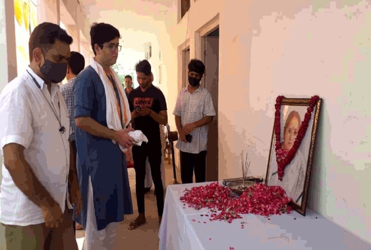 Kannauj news: Officers and leaders paid tribute to the mother of the Police Commissioner