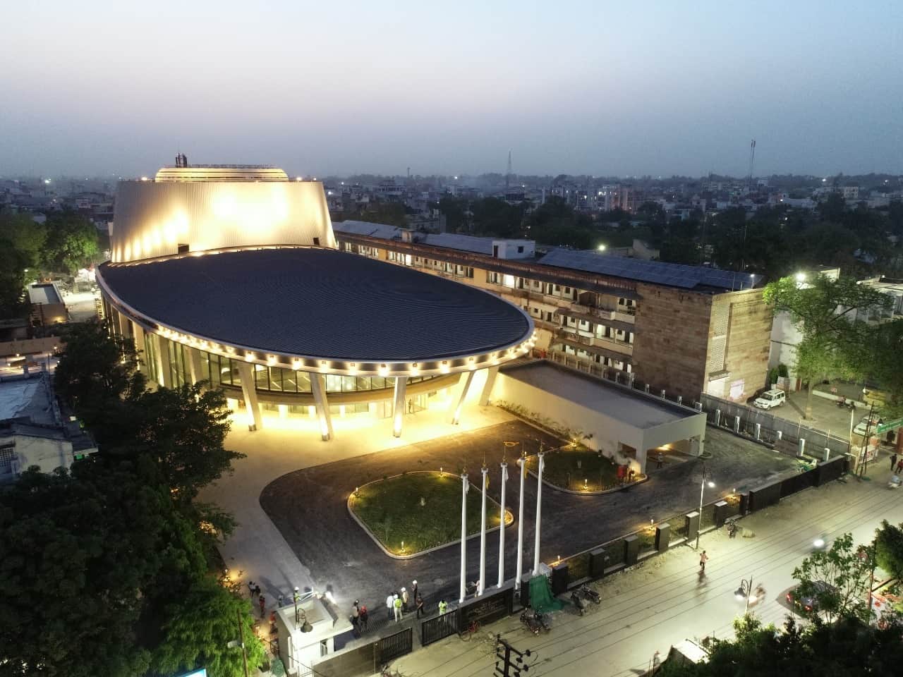 Pm modi visit varanasi today and inaugrate rudraksh convention centre it is become symbol of india japan friendship
