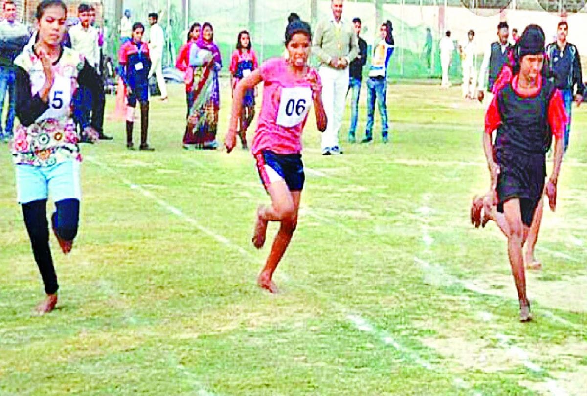 children running practice on the track of eklavya sports stadium in Agra