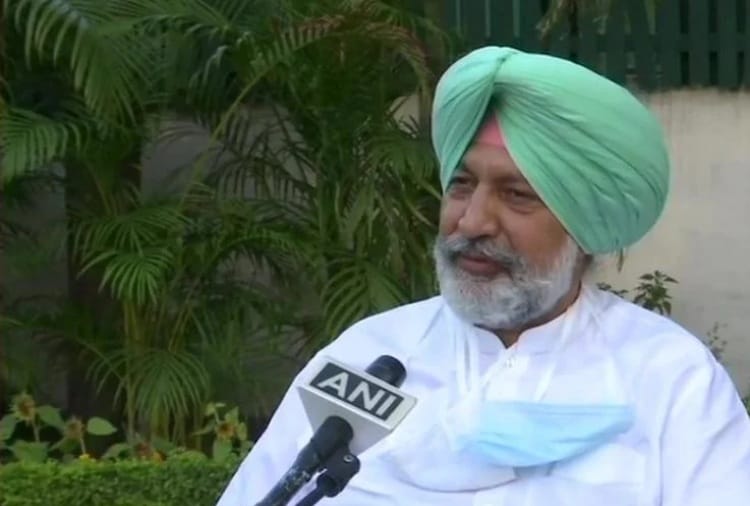 Farmers protest against Inaugaration of dispensary by health minister in Jalandhar