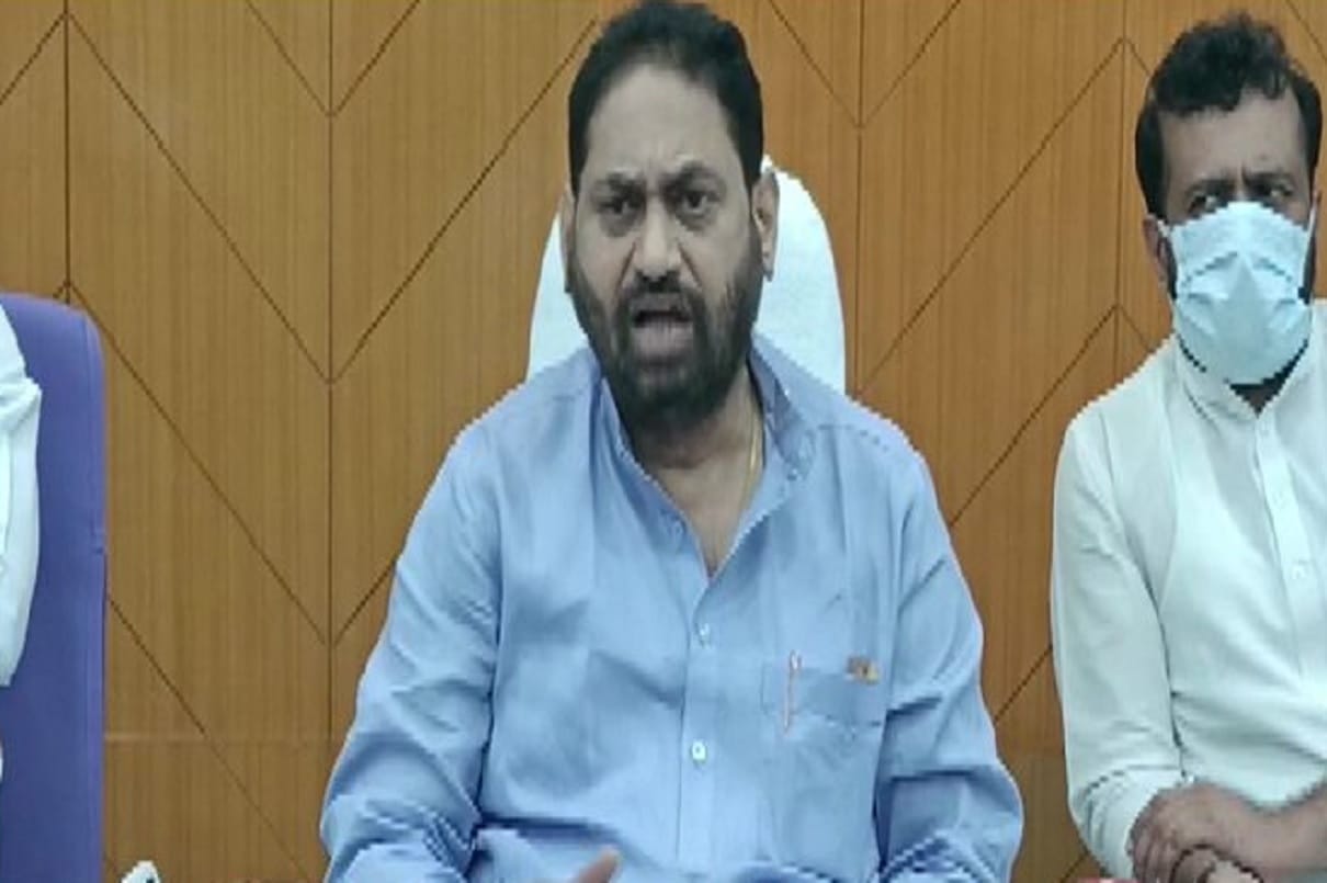 Bombay HC seeks reply from Maharashtra minister over 'illegal' use of chartered flights