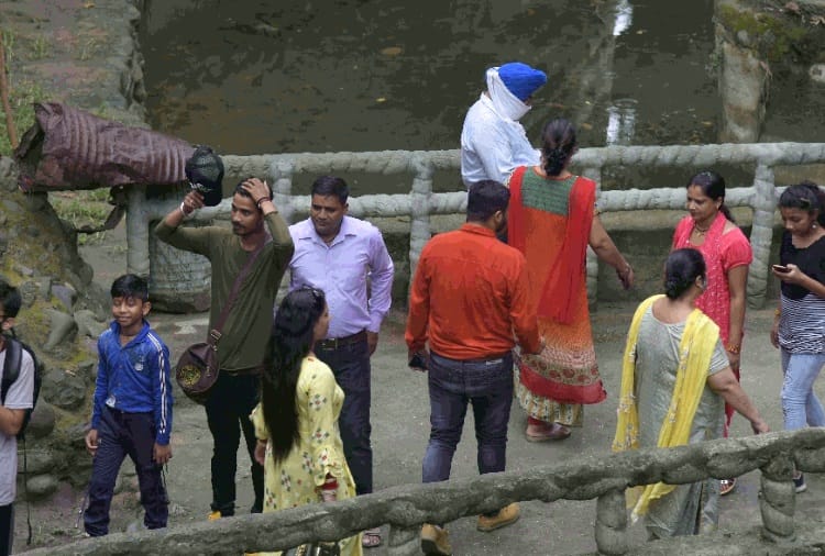 People forget mask and safe distancing in Chandigarh