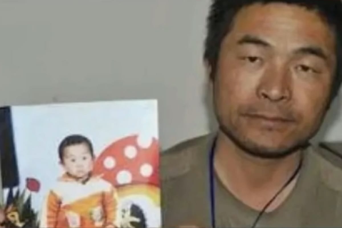 Chinese man reunites with his family who was kidnaped 24 years ago news in Hindi