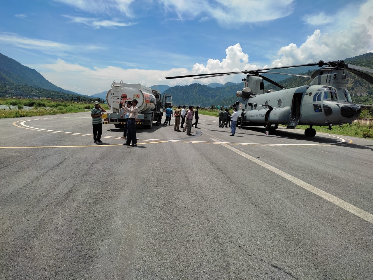 uttarakhand news: air force chinook helicopter arrived in uttarkashi for Indo-China border review, photos