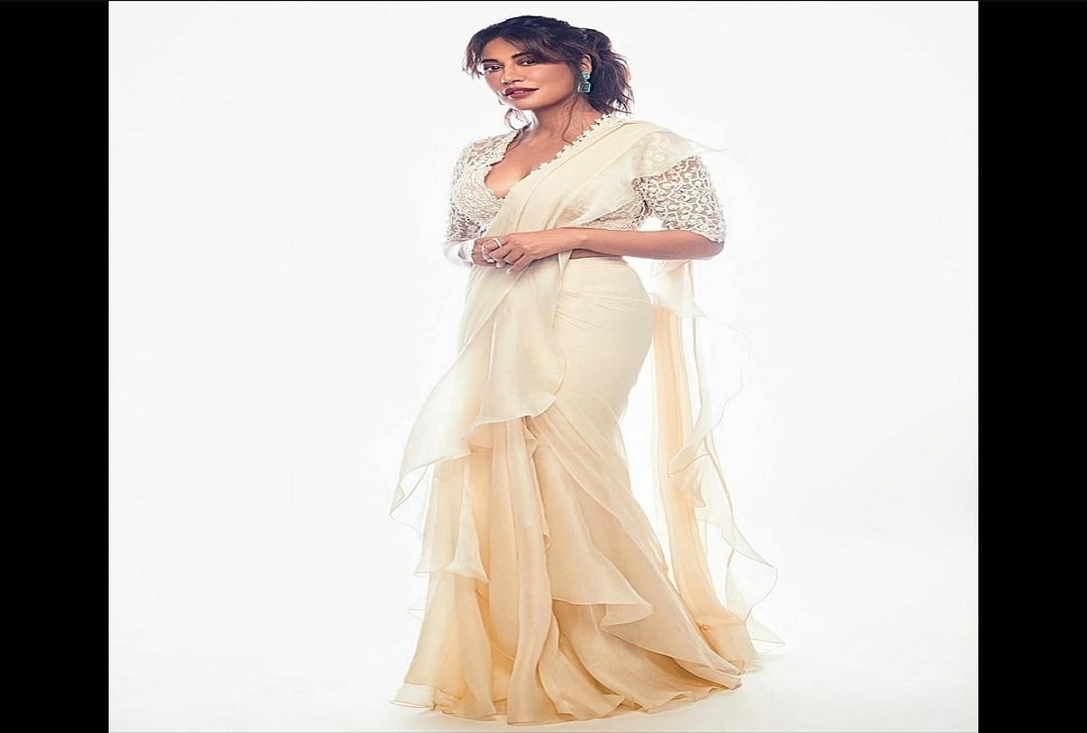 chitrangada singh in latest white saree in hindi