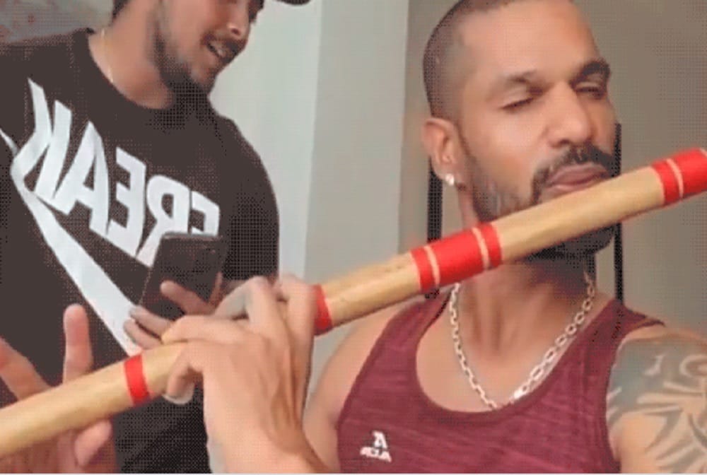 shikhar dhawan playing flute on a kishore kumar song sham mastani along with prithvi shaw