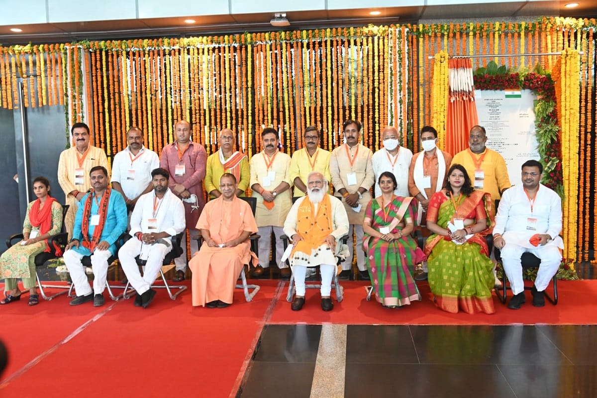 Pm modi Visit varanasi Prime minister  gave message to BJP leaders said  take public opinion and do work for needed