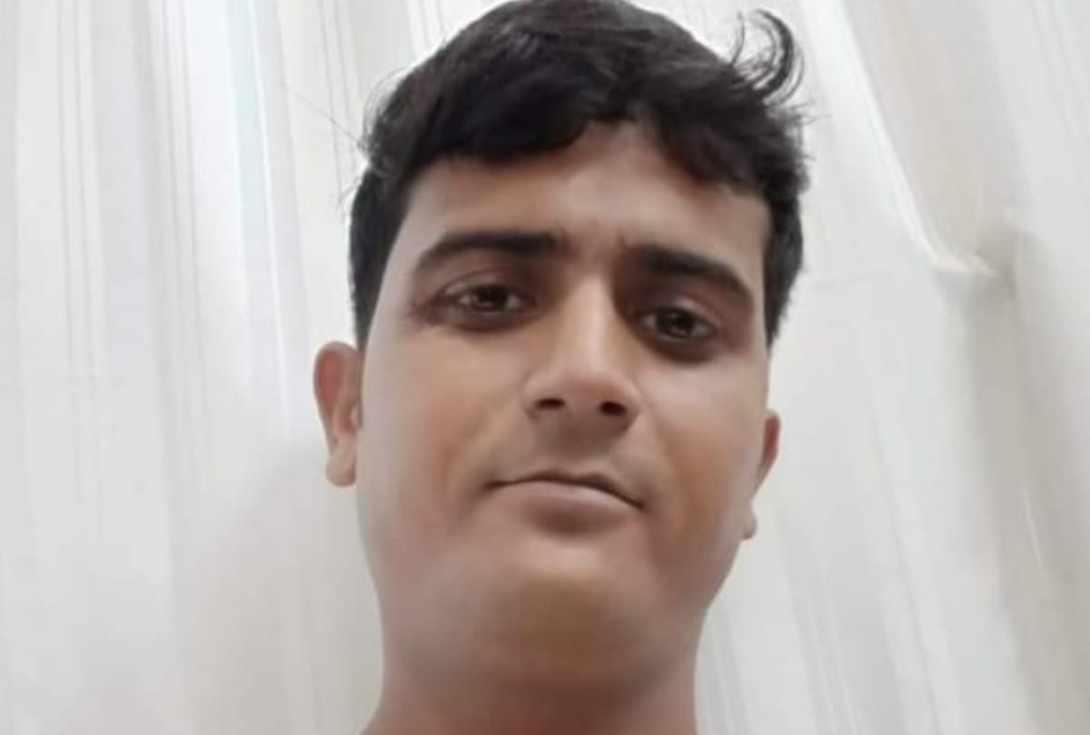young man crashed to death by JCB in Mainpuri