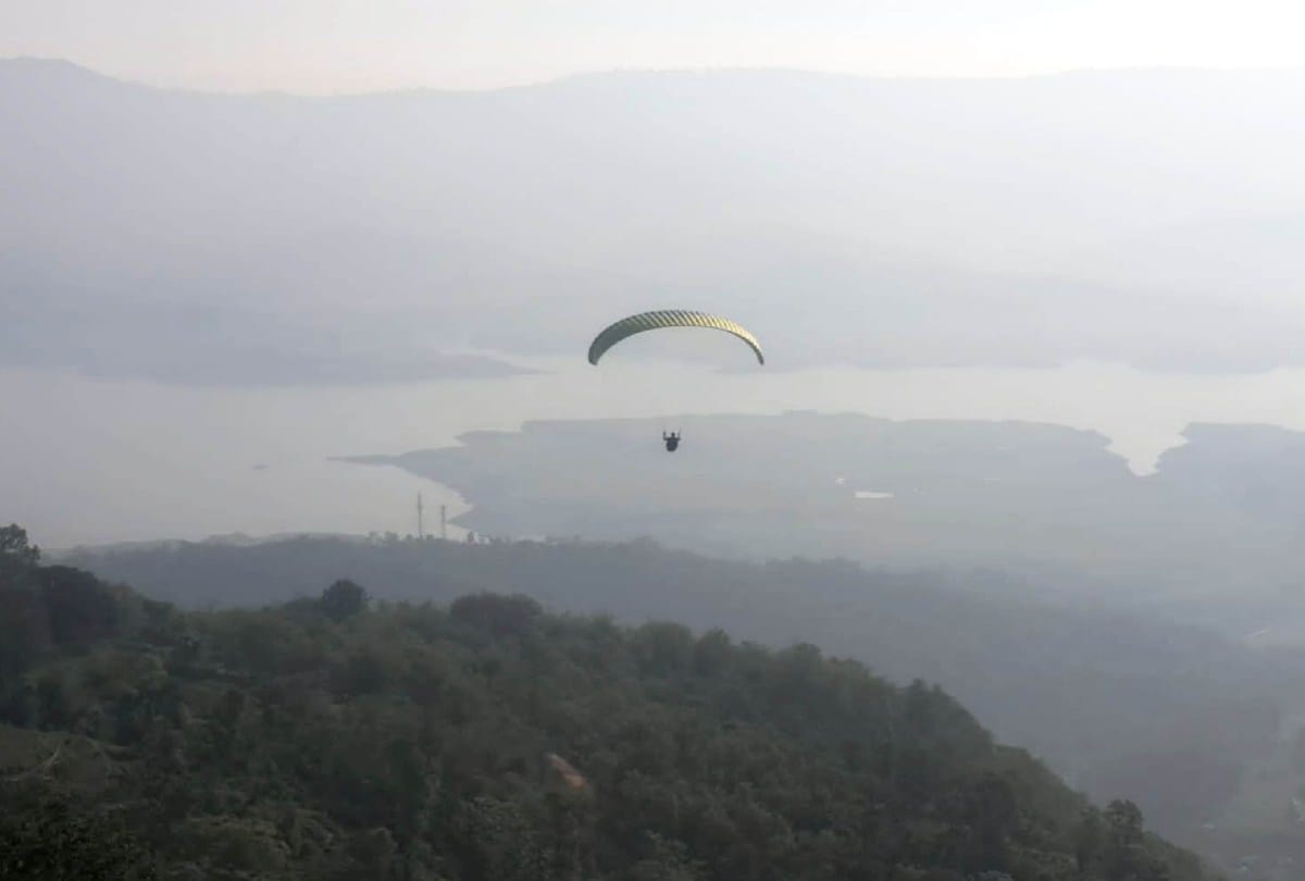 Paragliders successfully fly in Una's Gharwasda