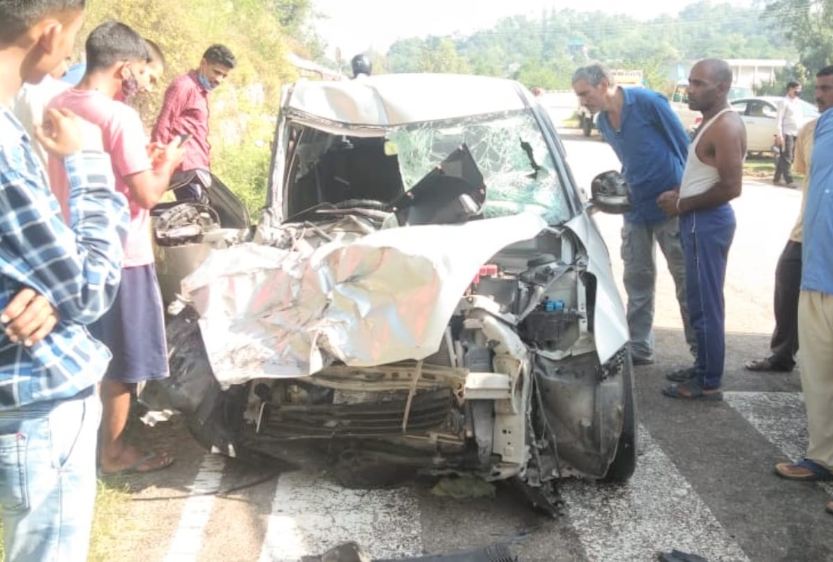 Mandi accident news Himachal: truck car accident one killed four injured refer to PGI Chandigarh