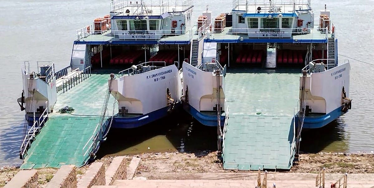 four cruise ships run together in Ganga pm modi inaugurate in varanasi
