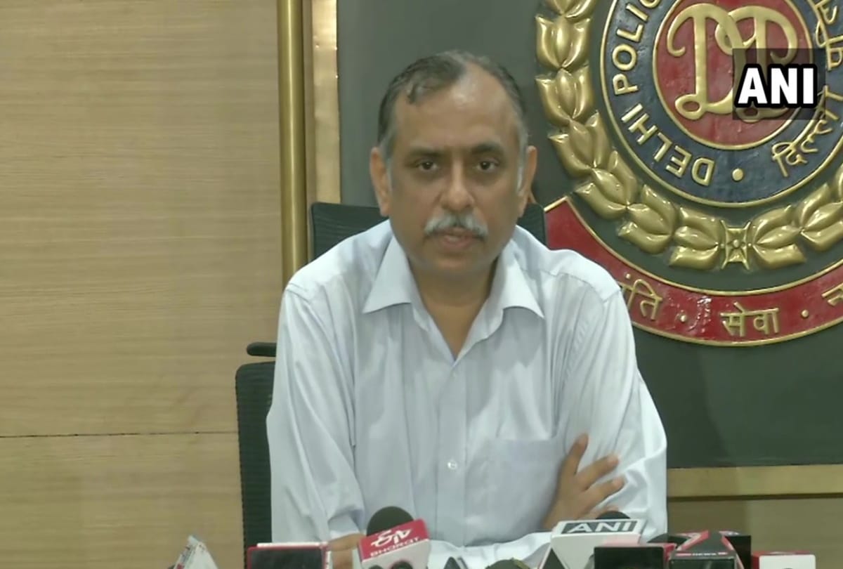delhi police arrested man habibur rahman from pokhran who was sending defense related sensitive document to enemy country