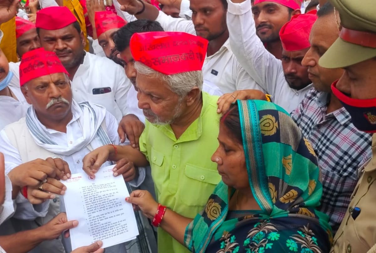 Samajwadi Party protest against price rise and farmers issue.
