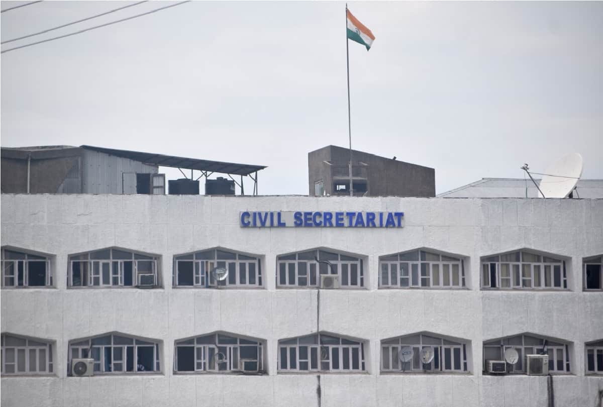 Srinagar Secretariat whitewash going on Srinagar Secretariat