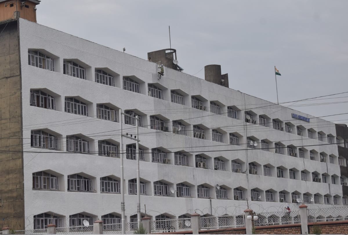 Srinagar Secretariat whitewash going on Srinagar Secretariat