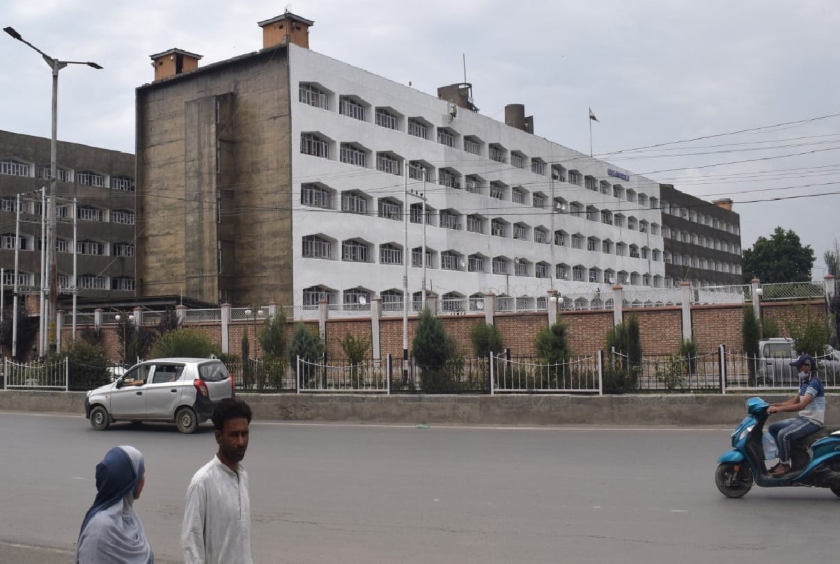 Srinagar Secretariat whitewash going on Srinagar Secretariat