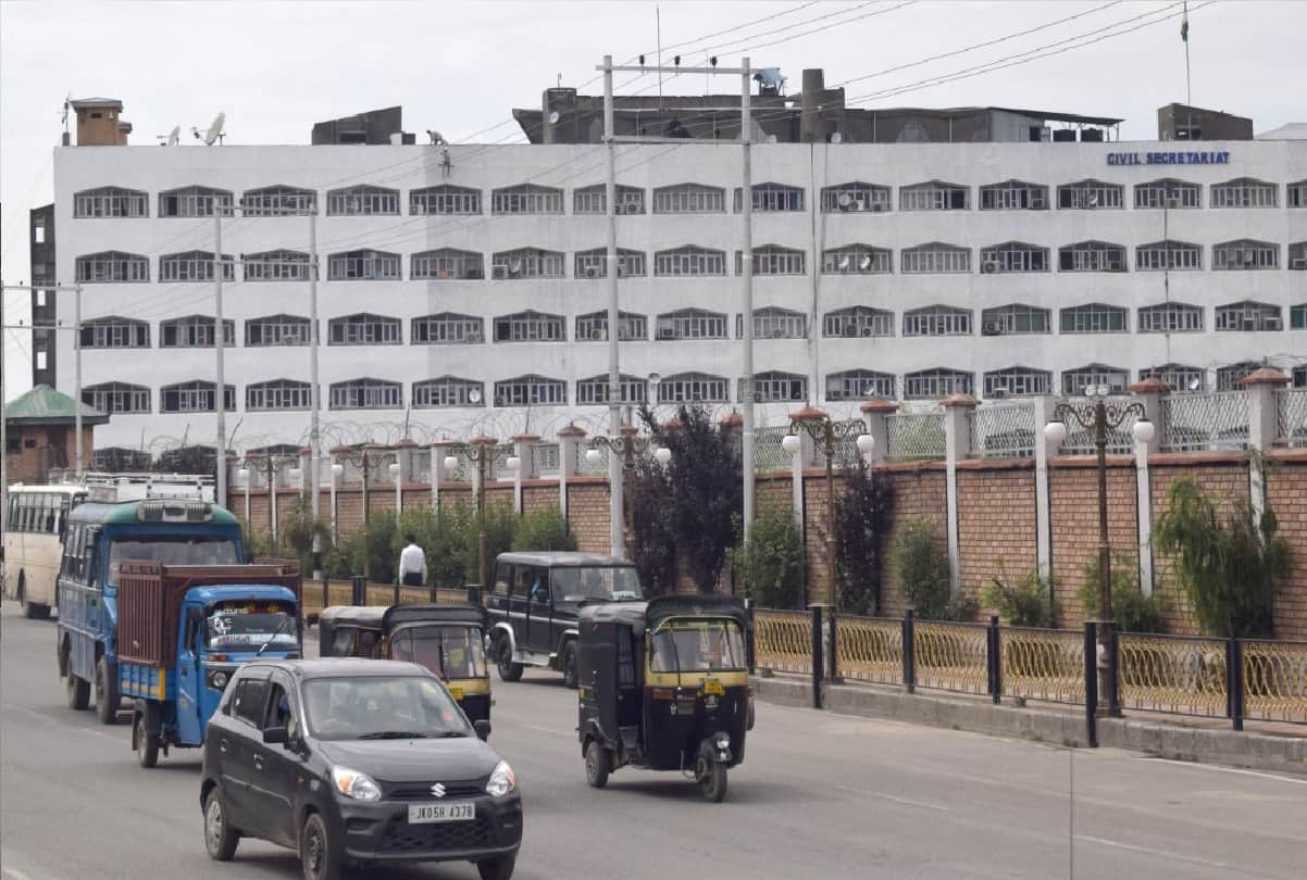 Srinagar Secretariat whitewash going on Srinagar Secretariat