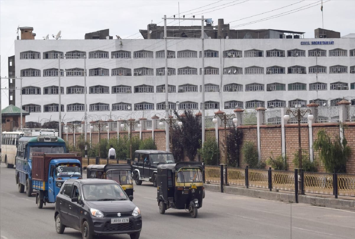 Srinagar Secretariat whitewash going on Srinagar Secretariat