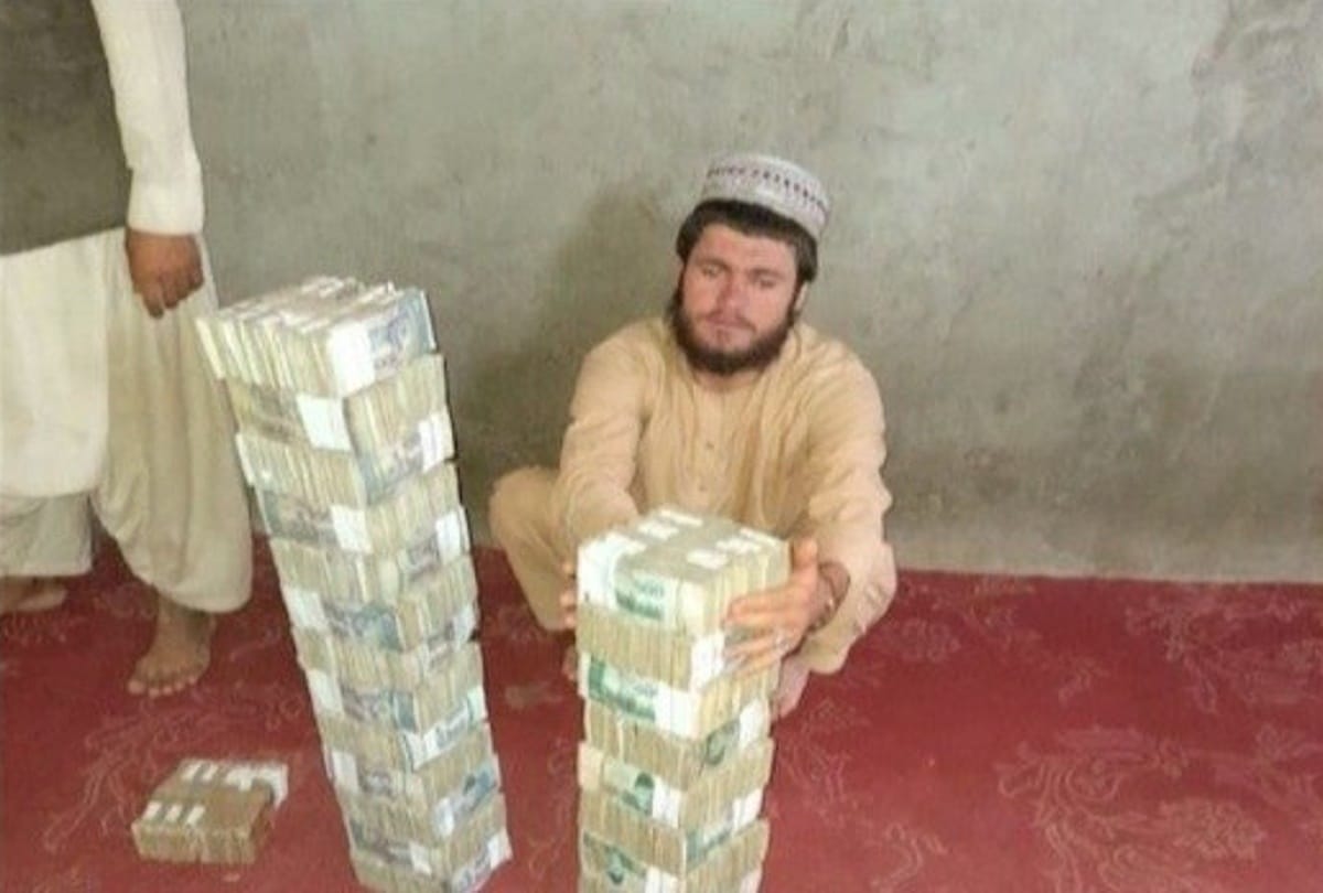 Afghanistan: Three billion Pakistani rupees were found during the capture of border posts, Spin Boldak was also captured by Taliban