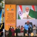 पीएम मोदी ने गांधी नगर- वाराणसी एक्सप्रेस को दिखाई हरी झंडी