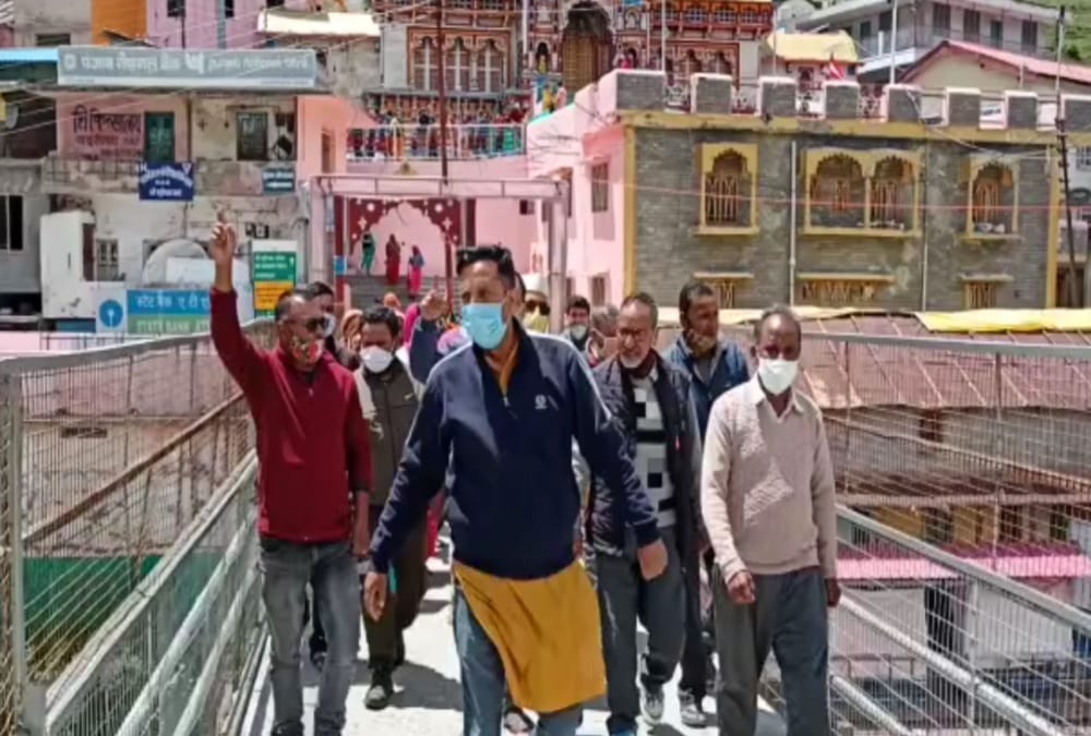 uttarakhand news: Tirath purohit angry for devasthanam board not dissolution in meeting