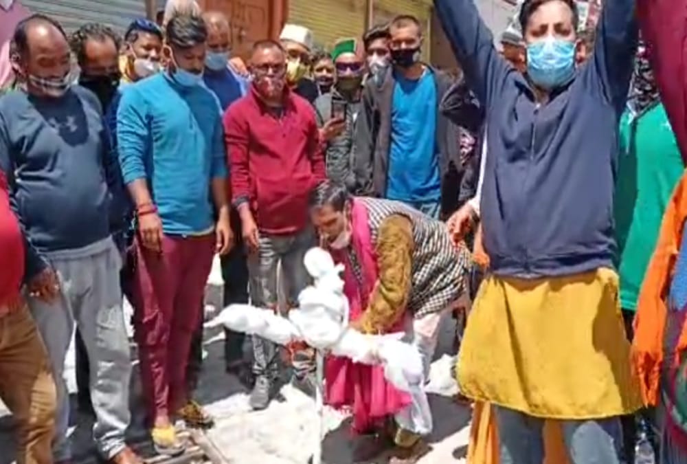 Chardham Devasthanam Board: Tirth purohit protest rally in badrinath dham and putla dahan photos