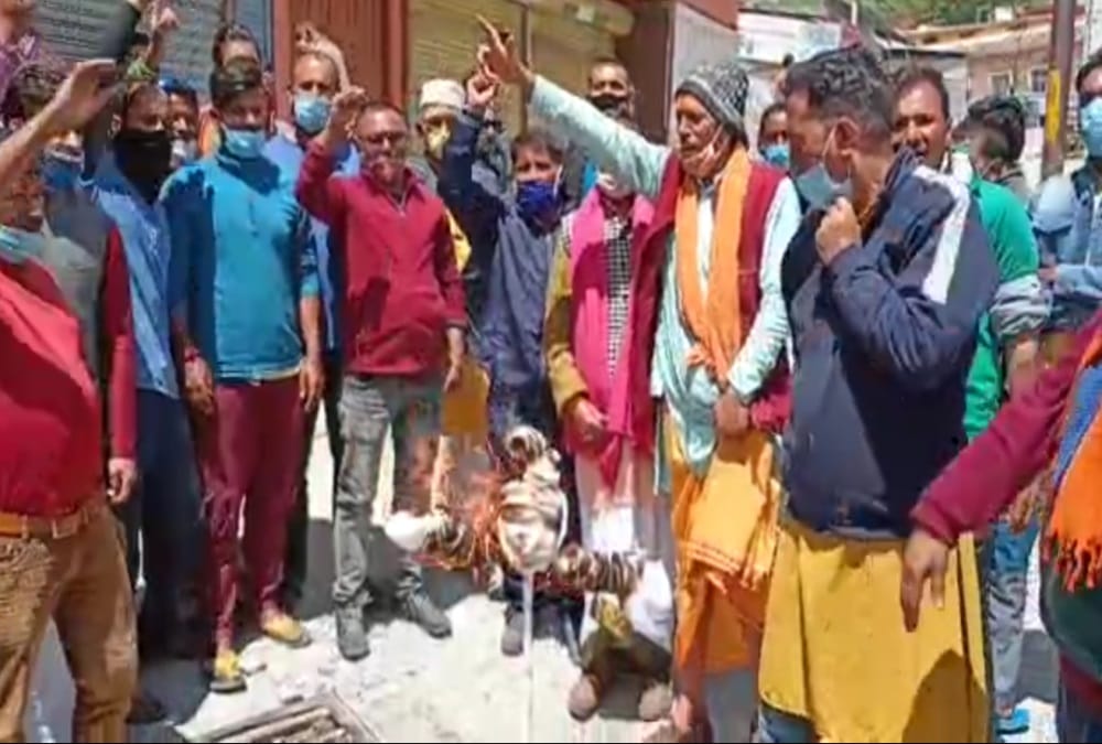 Chardham Devasthanam Board: Tirth purohit protest rally in badrinath dham and putla dahan photos