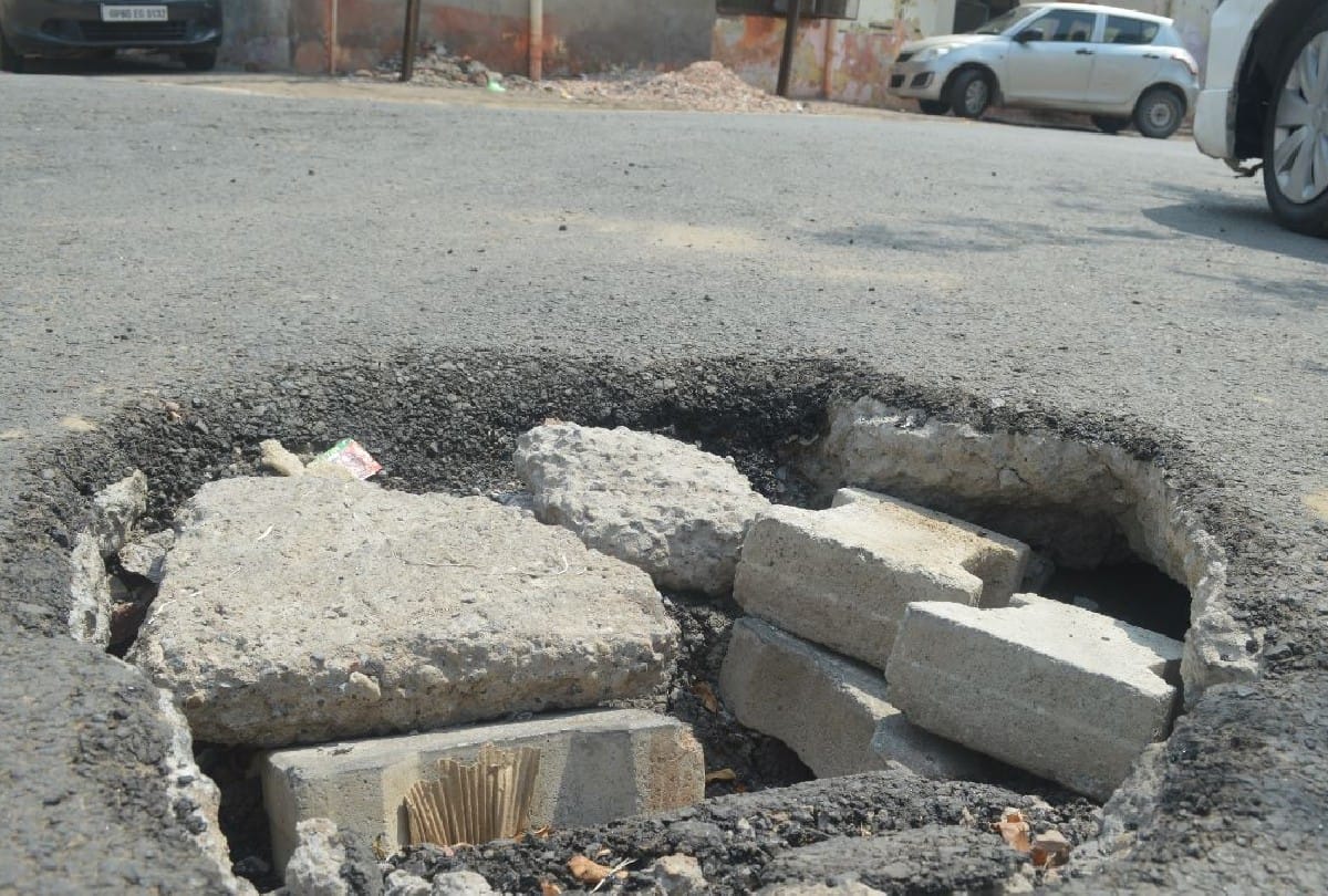 Dangerous potholes on the roads in Agra