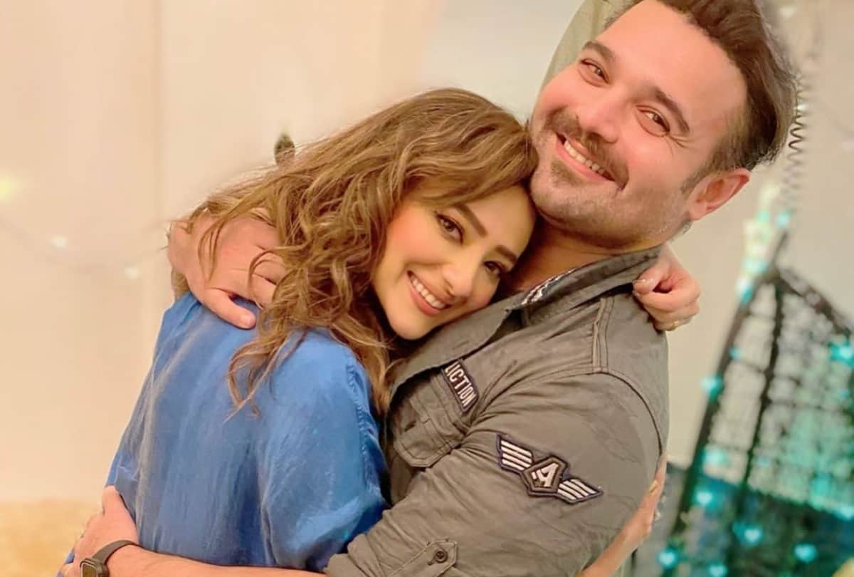 rupali ganguly madalsa sharma to vanraj sudhanshu pandey anupamaa starcast real life families see photos