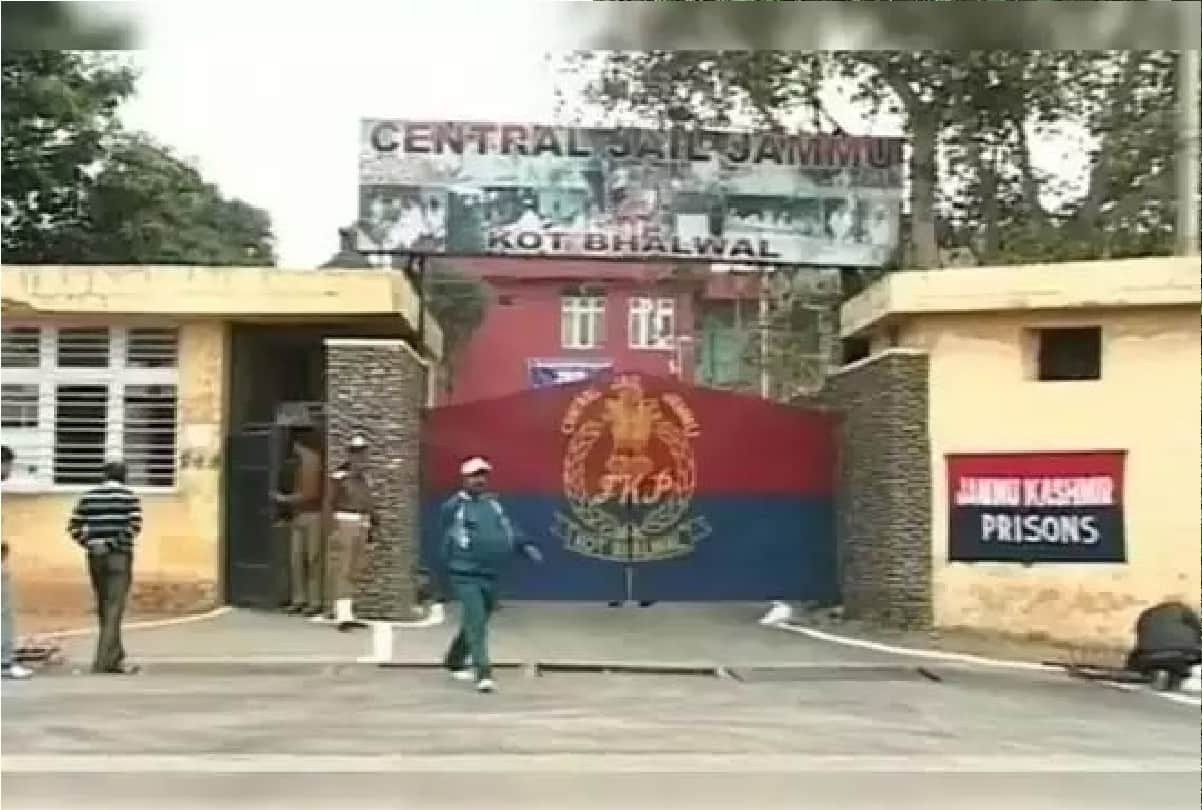 Prisoners celebrate party in Jammu Kot Bhalwal Central Jail