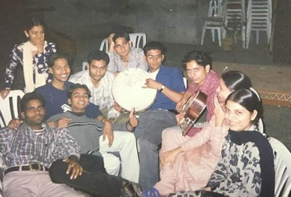 Kapil sharma share his college time photo challenged fans to spot him