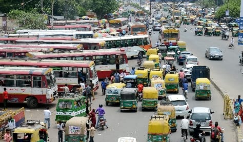 Jam in the whole city, traffic police is cutting challan