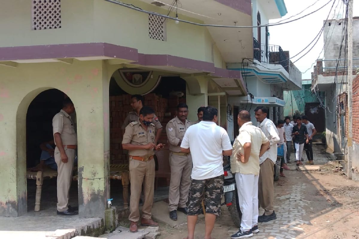 Meerut News: A girl has try for committed suicide in village after demanded for action from officers and cm yogi