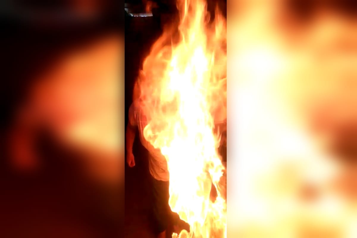 Jhansi: A young man set fire because fed up with police harassment, Ranipur Chowki area