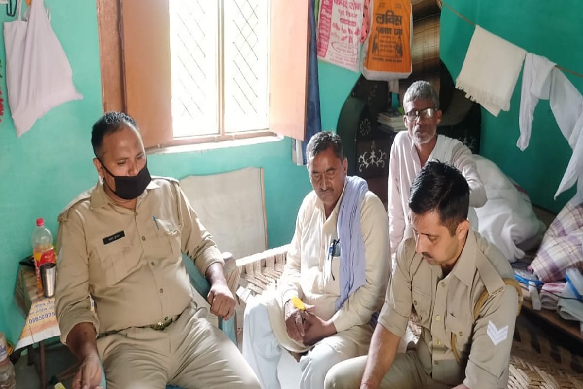 UP Crime News: crooks has looted in hermitage in Muzaffarnagar and attacked on a Sadhu