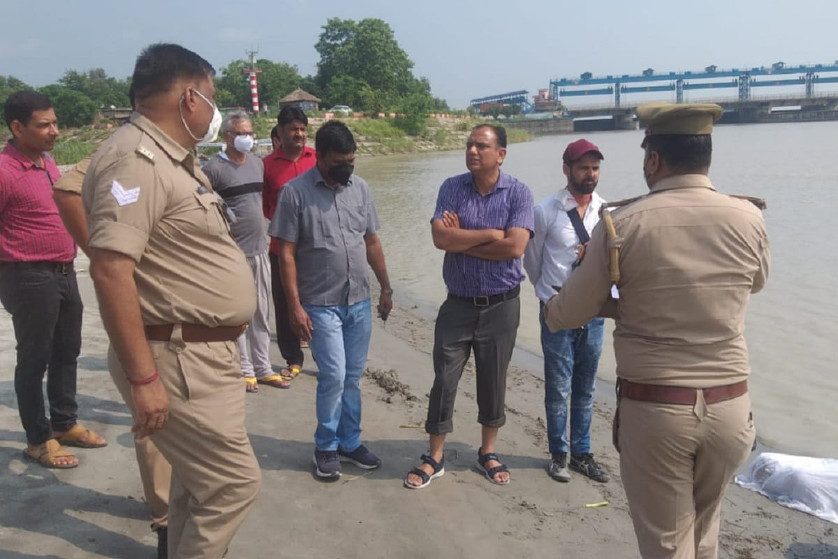 Muzaffarnagar News: dead body of a young man has found in ganga barrage in Bijnor