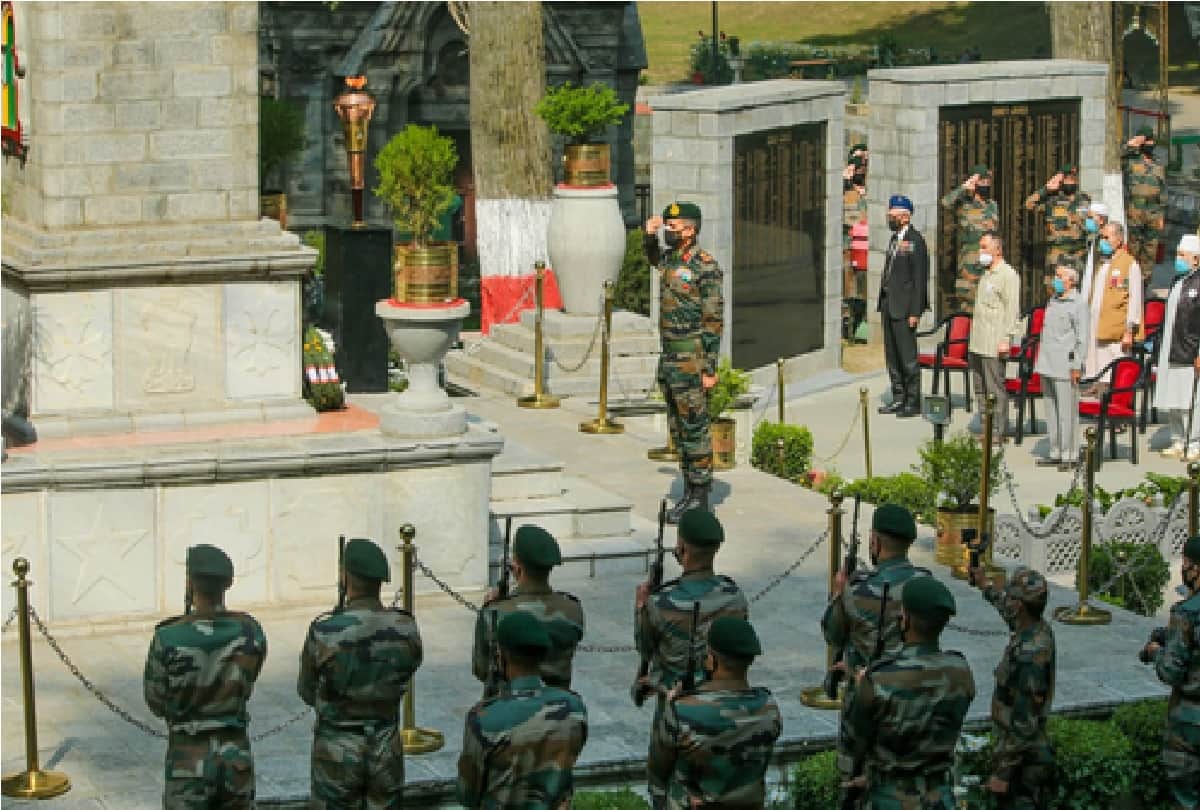 Golden Victory Torch: Army pays tribute to the martyrs of 1971, many security forces including GOC 15 Corps laid flowers