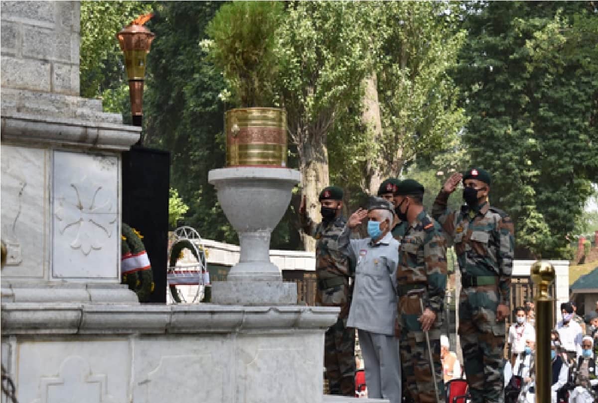 Golden Victory Torch: Army pays tribute to the martyrs of 1971, many security forces including GOC 15 Corps laid flowers