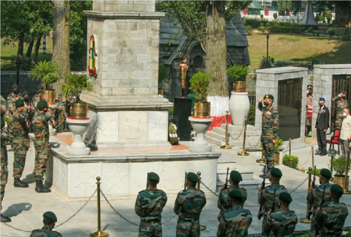 Golden Victory Torch: Army pays tribute to the martyrs of 1971, many security forces including GOC 15 Corps laid flowers
