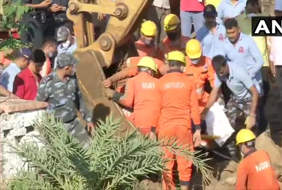 more than a dozen people fall into a well in Ganjbasoda area in Vidisha